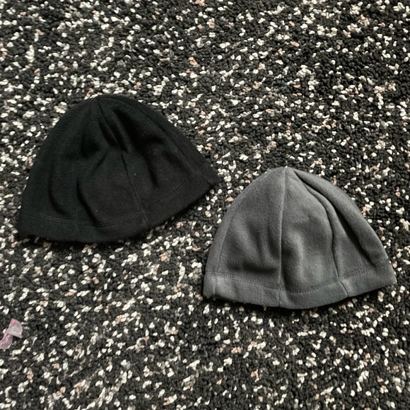 NO BRAND | Set of 2 Black & Grey Polyester Beanies - Picture 1 of 4